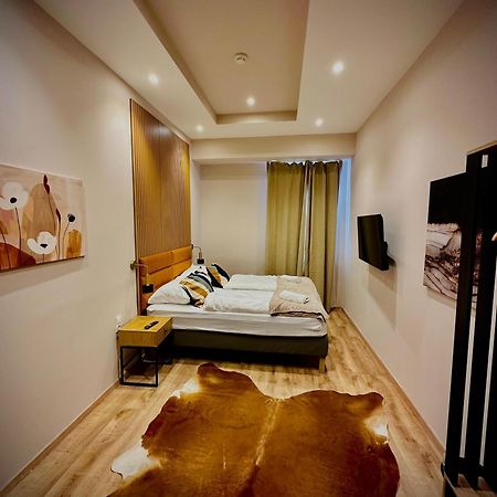 Wiener Stadthalle Boutique Rooms - Ideal For Couples エクステリア 写真