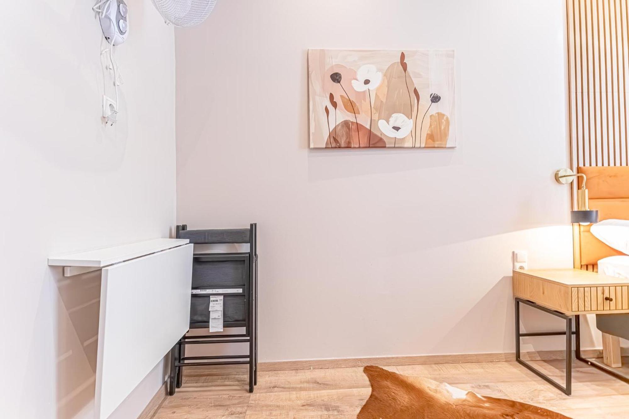 Wiener Stadthalle Boutique Rooms - Ideal For Couples エクステリア 写真