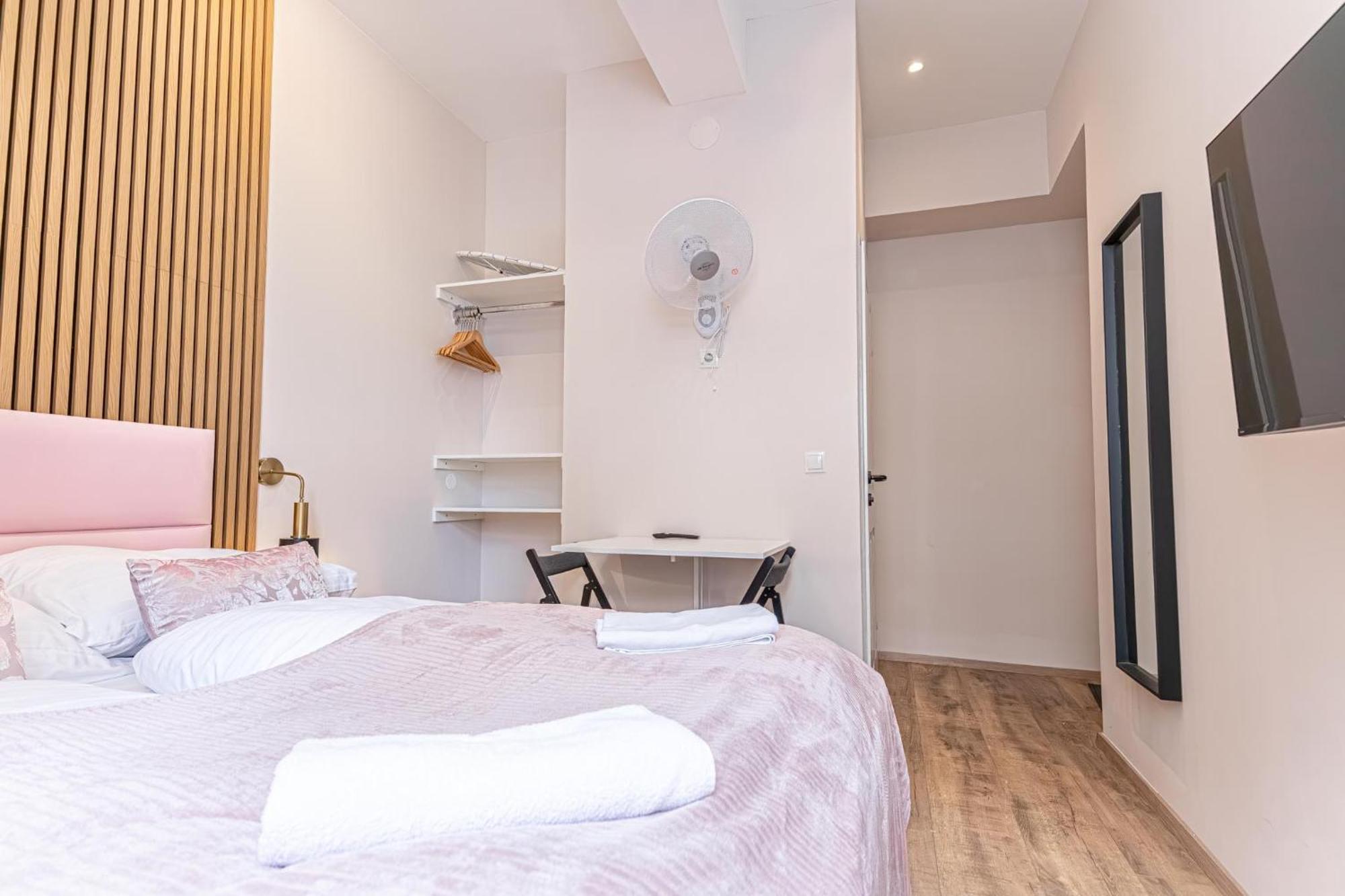 Wiener Stadthalle Boutique Rooms - Ideal For Couples エクステリア 写真