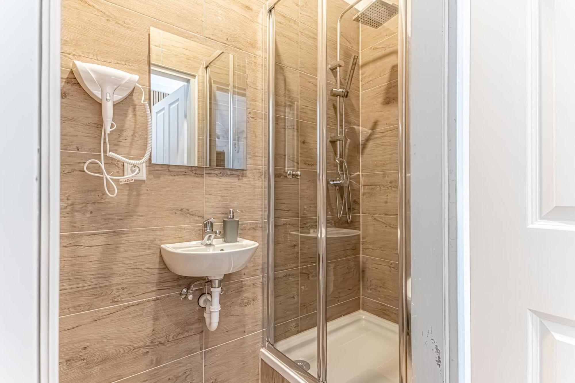 Wiener Stadthalle Boutique Rooms - Ideal For Couples エクステリア 写真