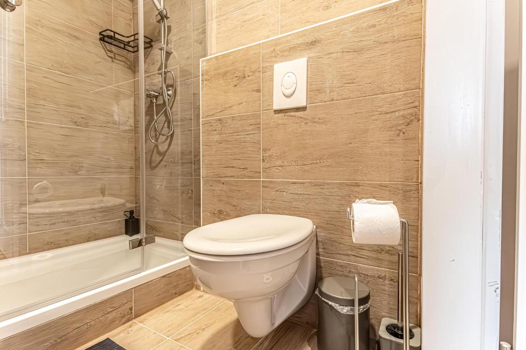 Wiener Stadthalle Boutique Rooms - Ideal For Couples エクステリア 写真