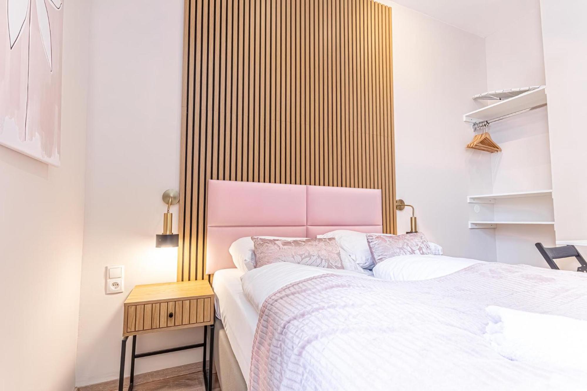 Wiener Stadthalle Boutique Rooms - Ideal For Couples エクステリア 写真