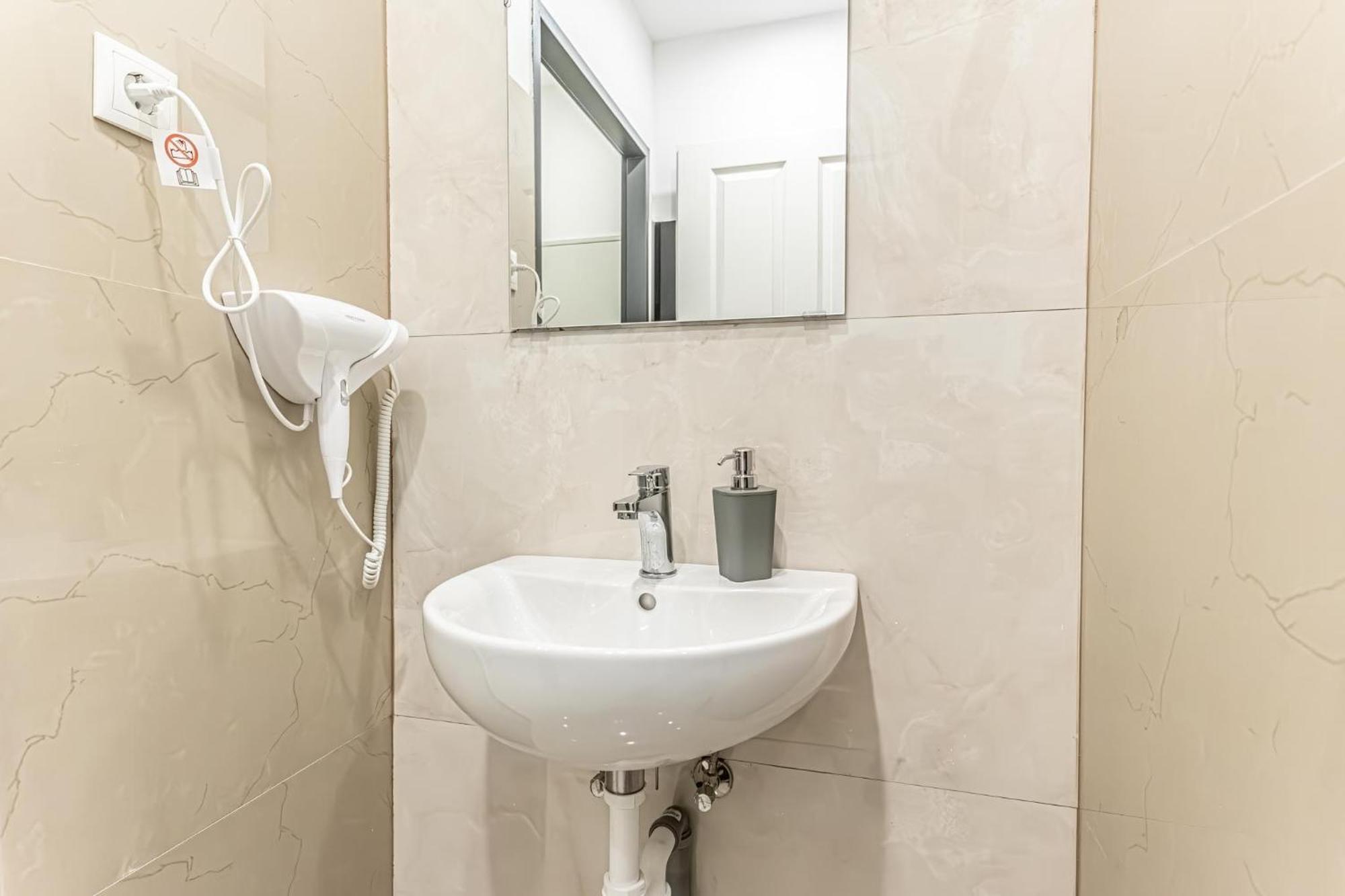 Wiener Stadthalle Boutique Rooms - Ideal For Couples エクステリア 写真