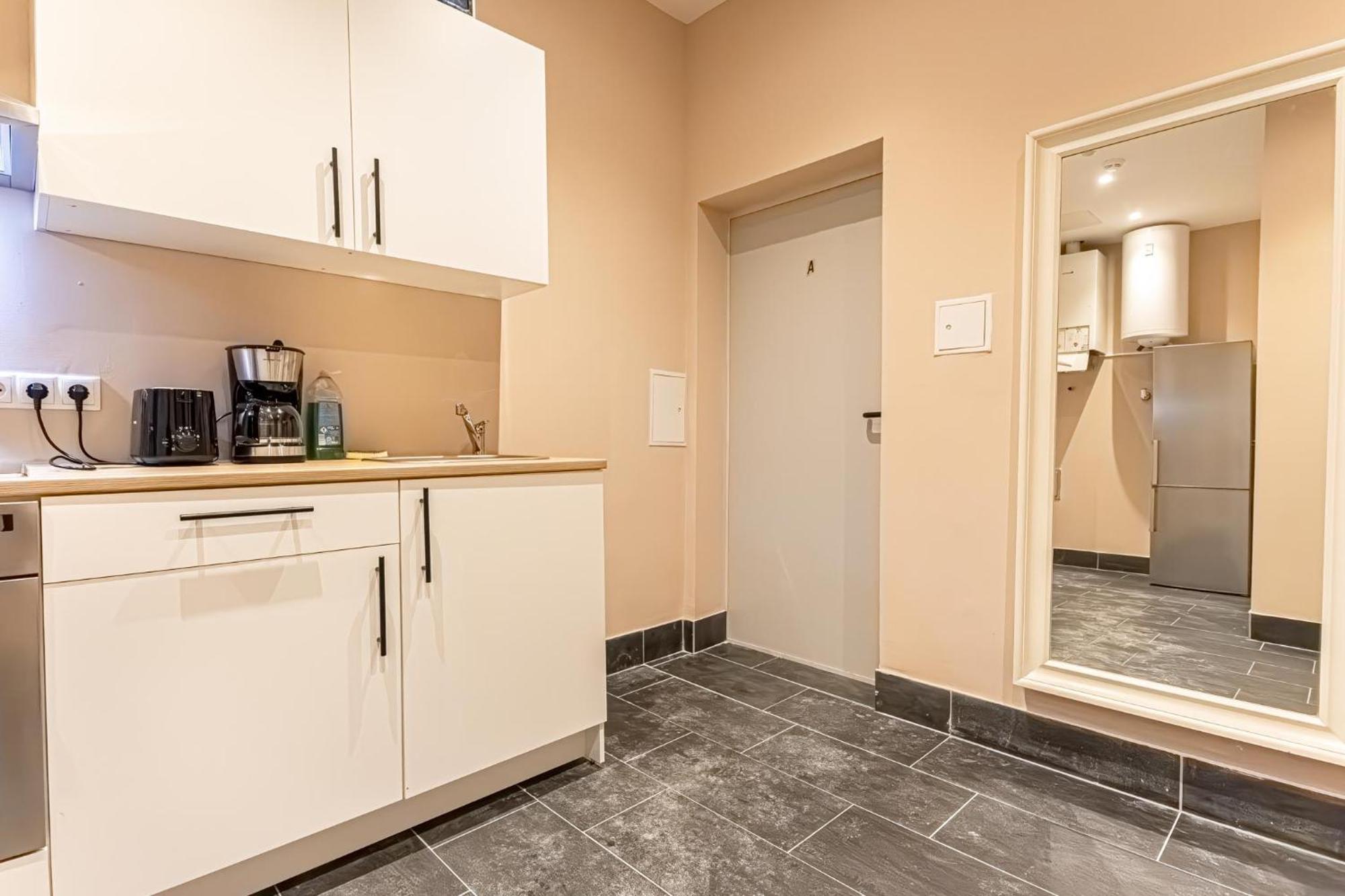 Wiener Stadthalle Boutique Rooms - Ideal For Couples エクステリア 写真