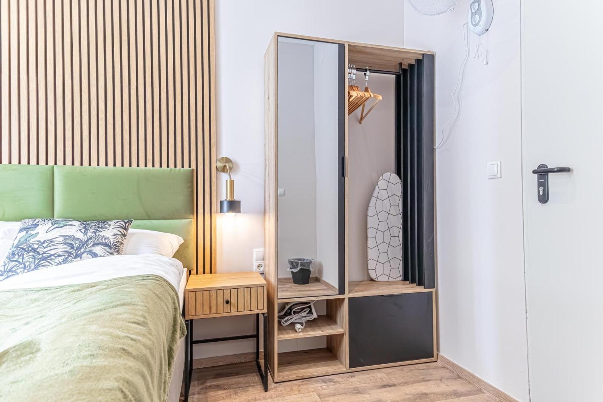 Wiener Stadthalle Boutique Rooms - Ideal For Couples エクステリア 写真