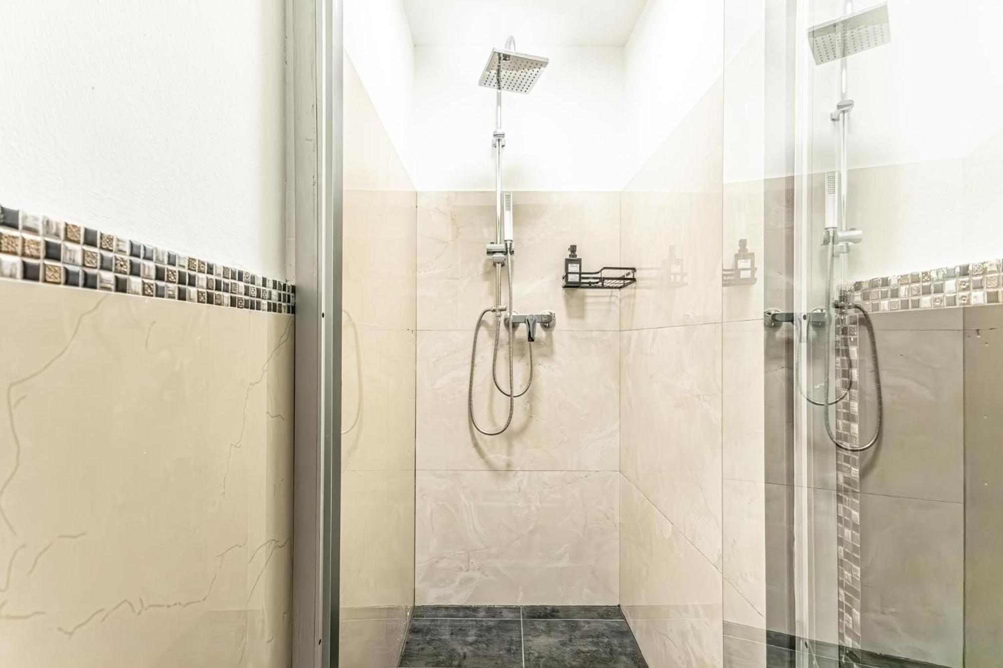 Wiener Stadthalle Boutique Rooms - Ideal For Couples エクステリア 写真