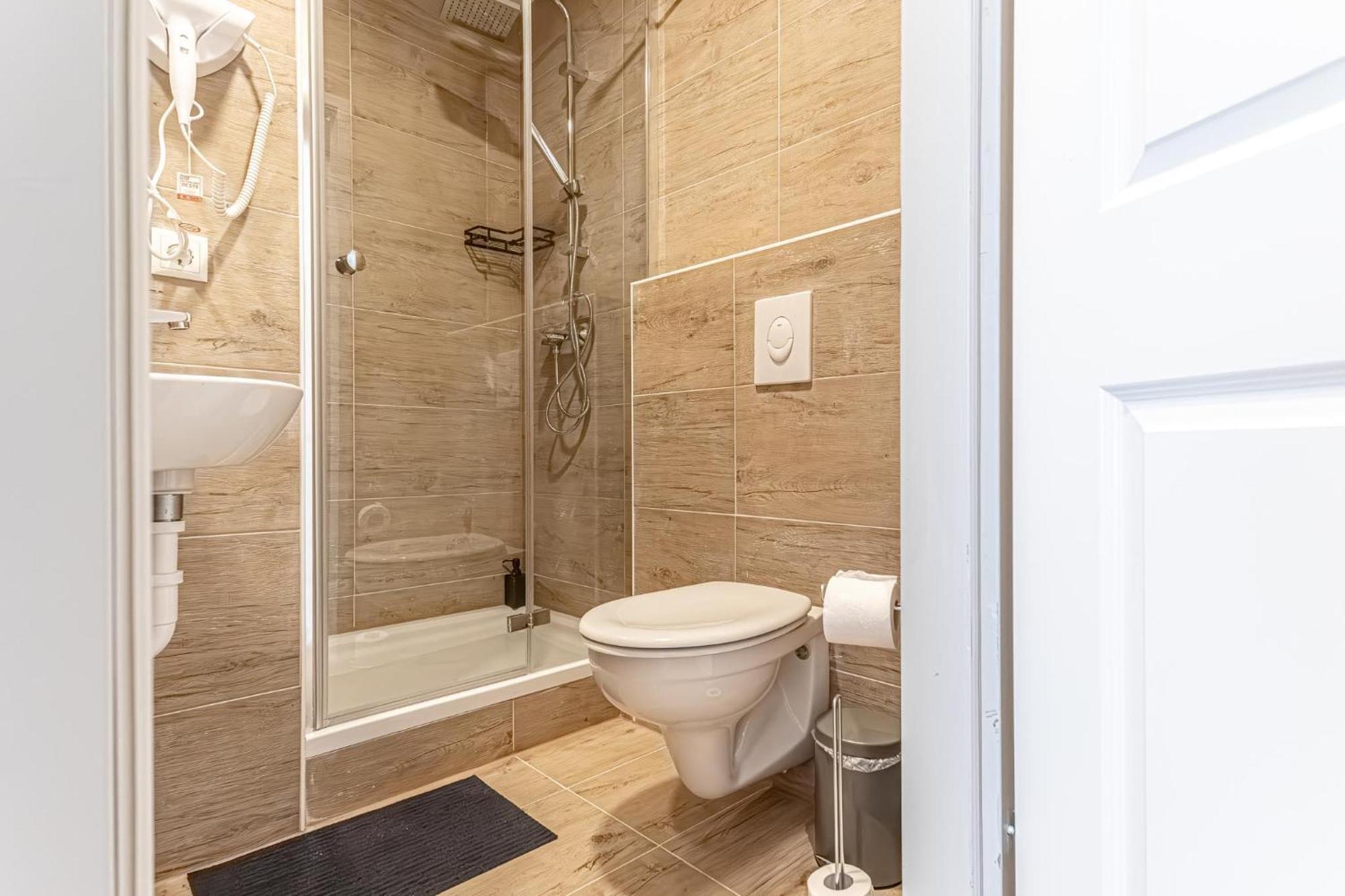 Wiener Stadthalle Boutique Rooms - Ideal For Couples エクステリア 写真