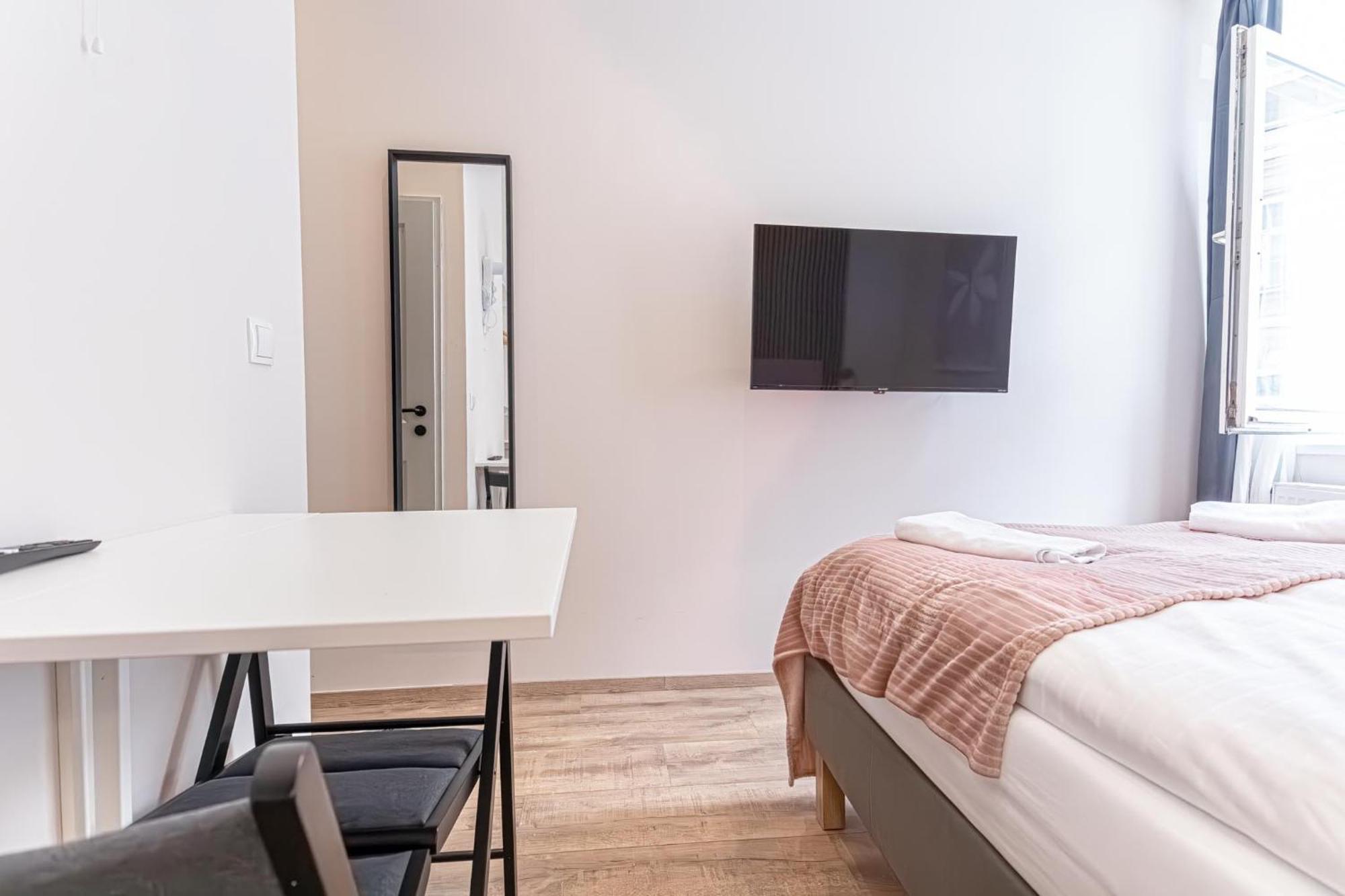Wiener Stadthalle Boutique Rooms - Ideal For Couples エクステリア 写真