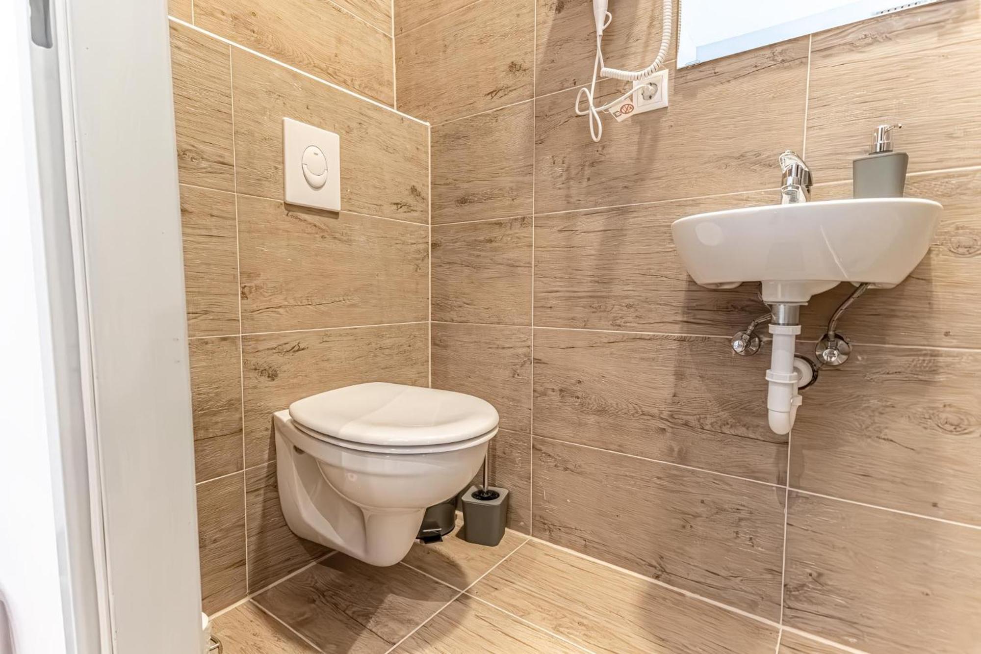 Wiener Stadthalle Boutique Rooms - Ideal For Couples エクステリア 写真