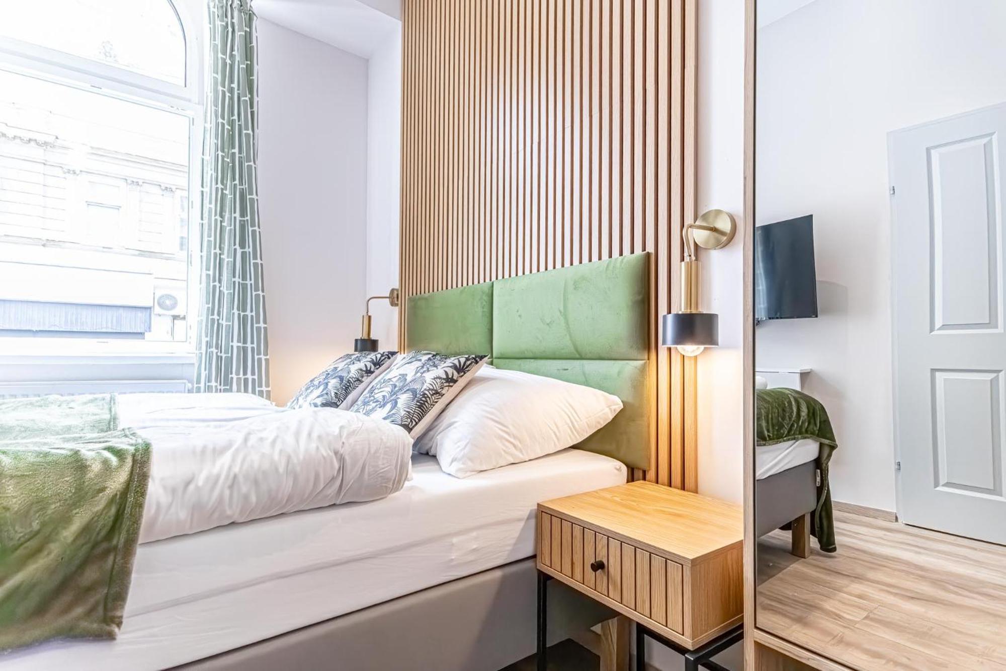 Wiener Stadthalle Boutique Rooms - Ideal For Couples エクステリア 写真