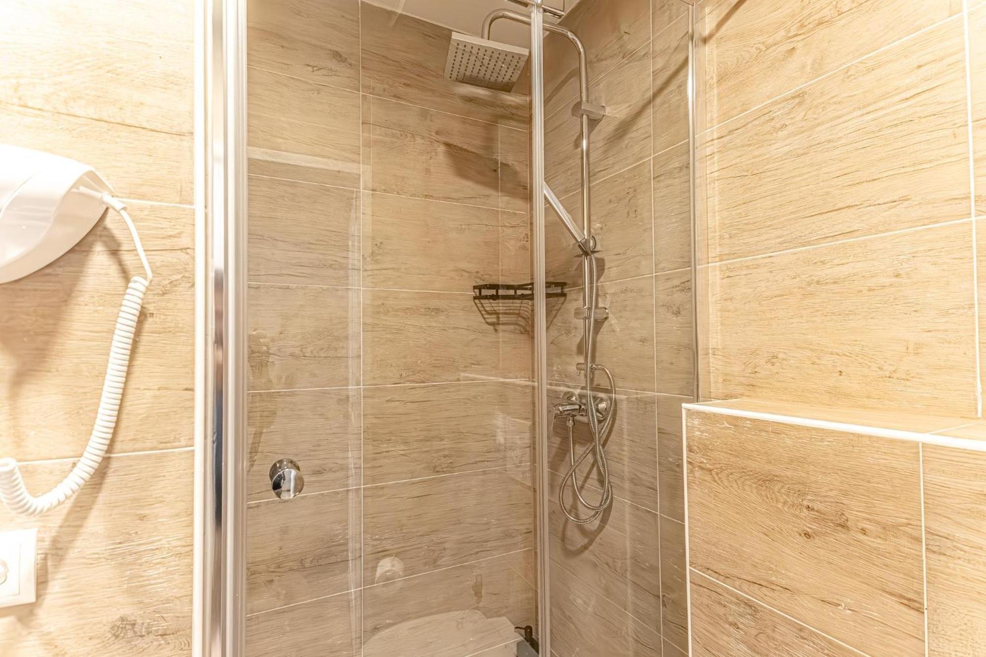 Wiener Stadthalle Boutique Rooms - Ideal For Couples エクステリア 写真