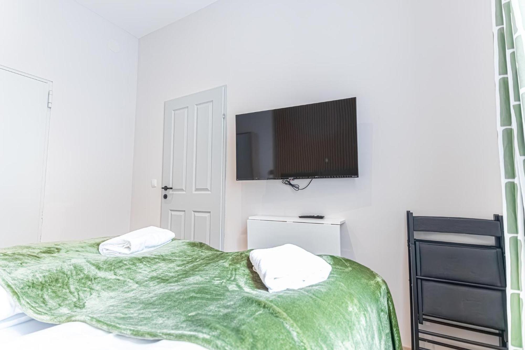 Wiener Stadthalle Boutique Rooms - Ideal For Couples エクステリア 写真
