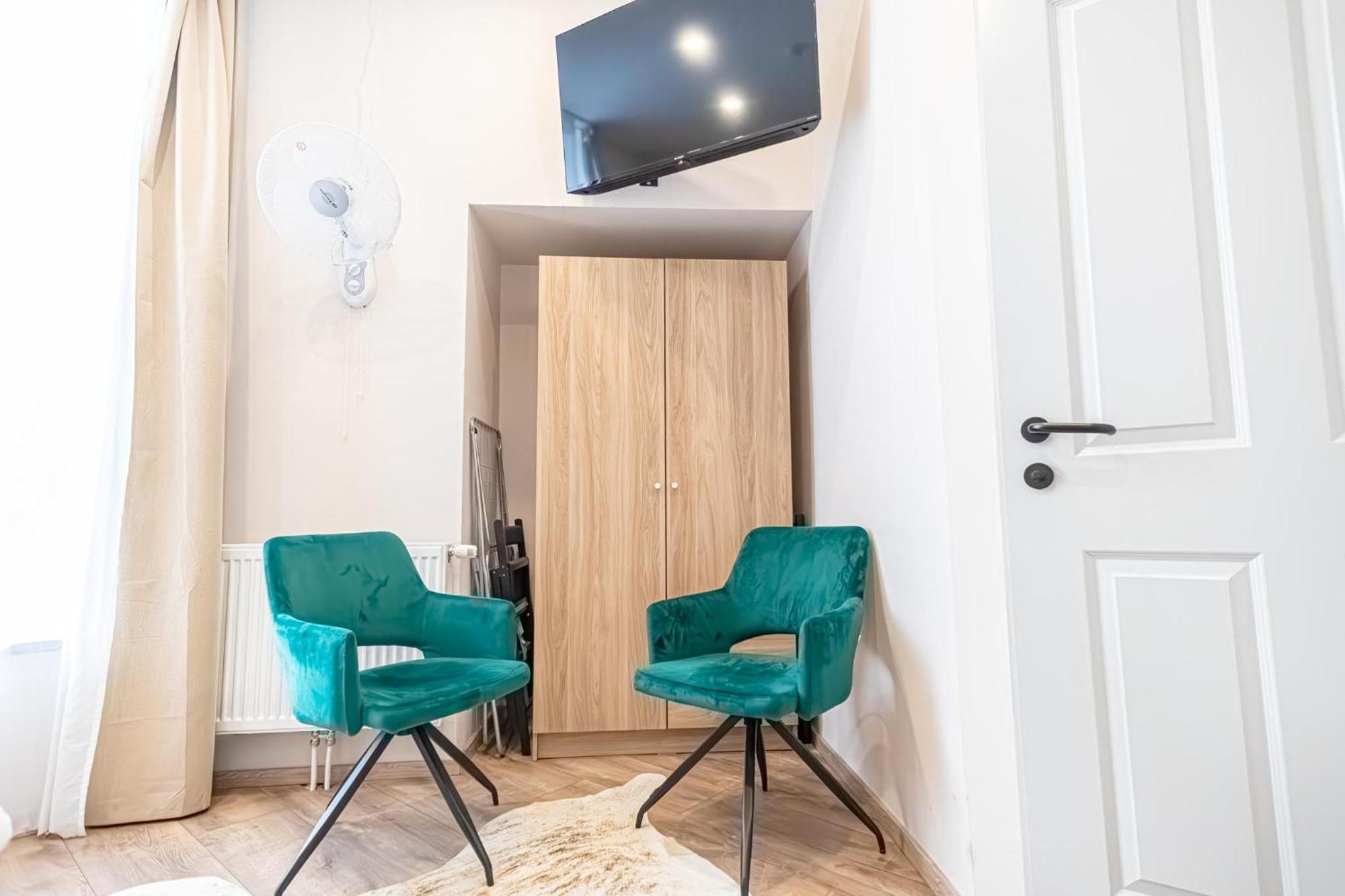 Wiener Stadthalle Boutique Rooms - Ideal For Couples エクステリア 写真