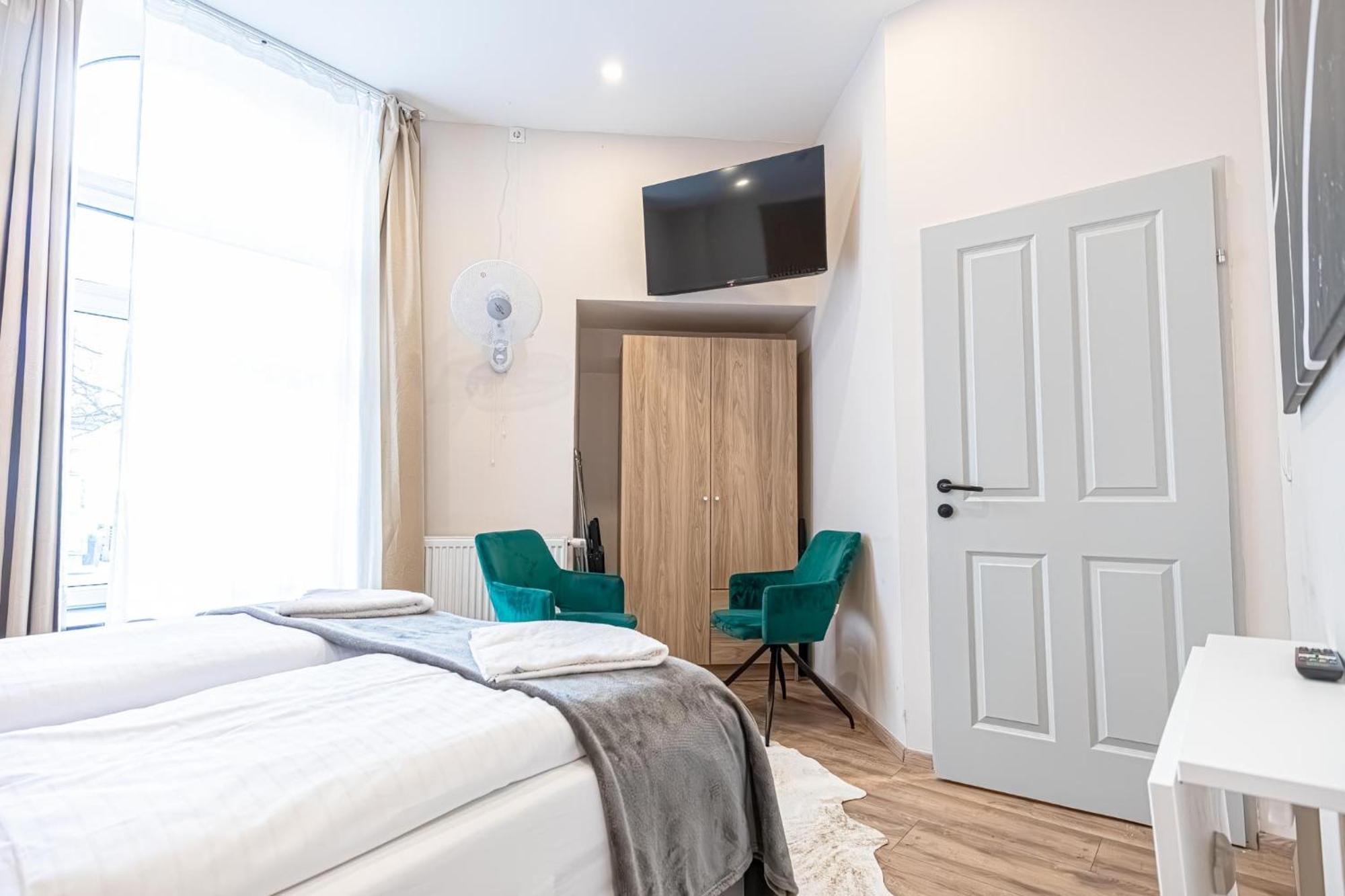 Wiener Stadthalle Boutique Rooms - Ideal For Couples エクステリア 写真