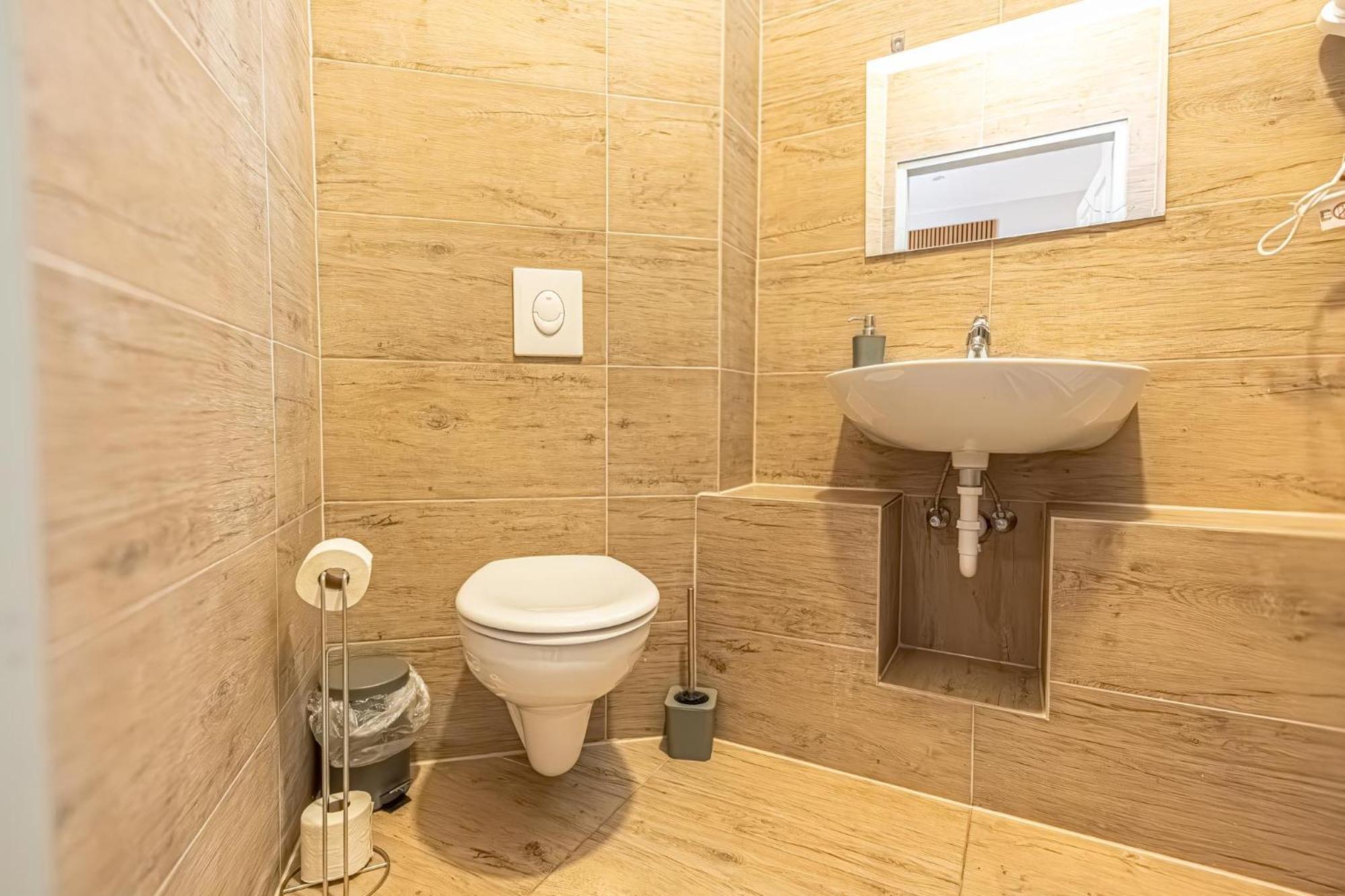 Wiener Stadthalle Boutique Rooms - Ideal For Couples エクステリア 写真